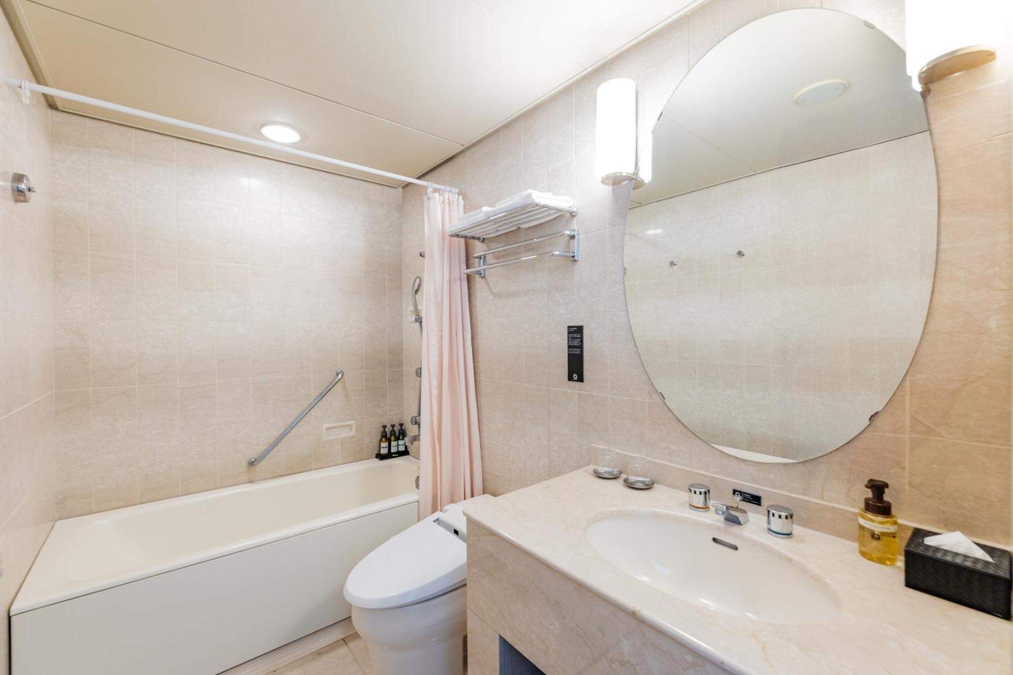 The Qube Hotel Тиба Номер фото